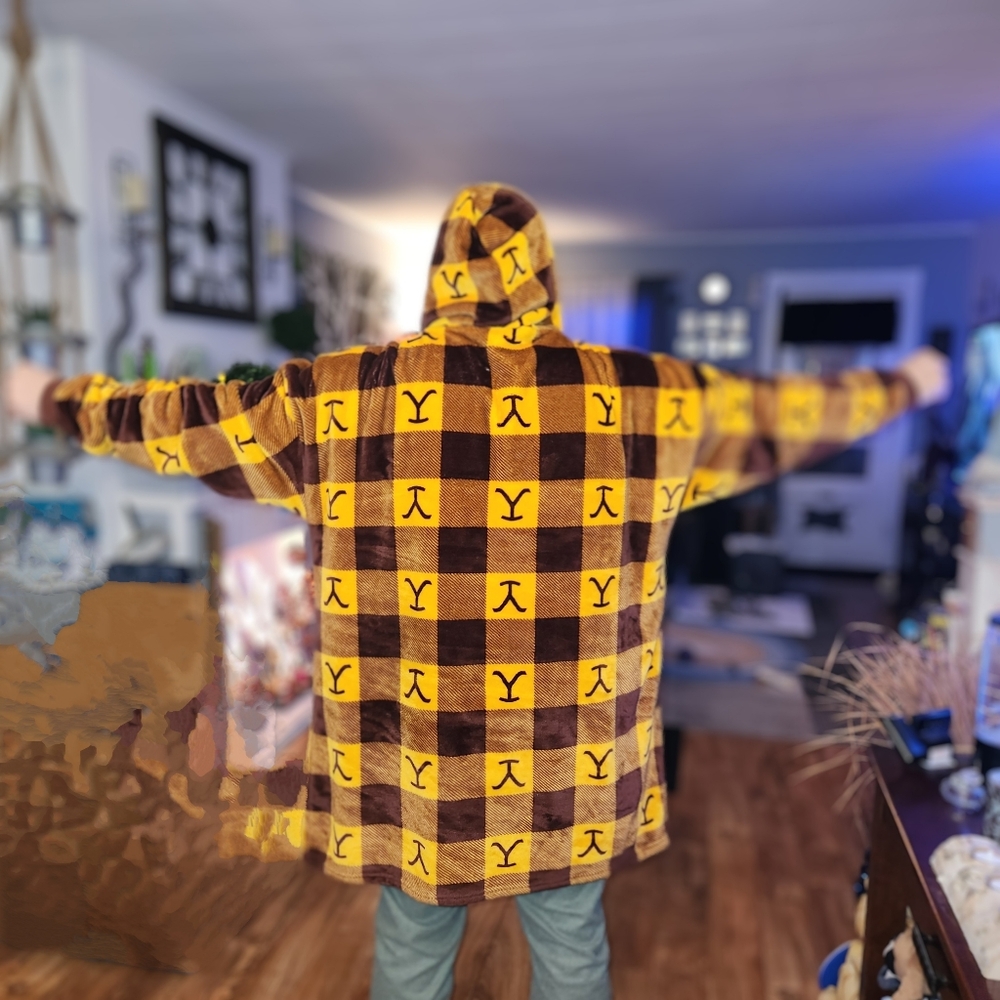 Yellowstone wearable blanket